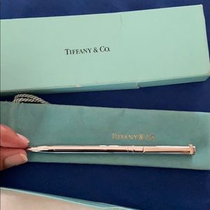 Tiffany t-clip pen. Includes bag and damaged box